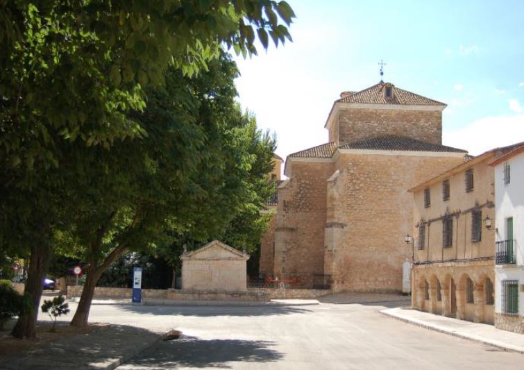 Plaza del Pilar de Belmonte