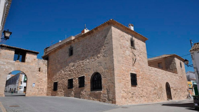 Puerta del Almudí y casa Pósito